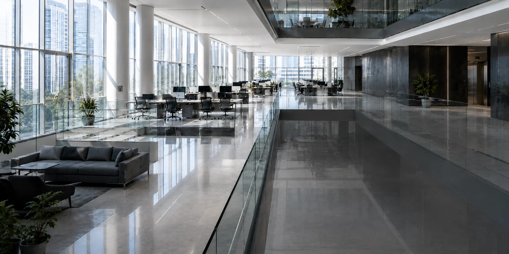 Großes modernes Büro mit gepflegten Innenflächen